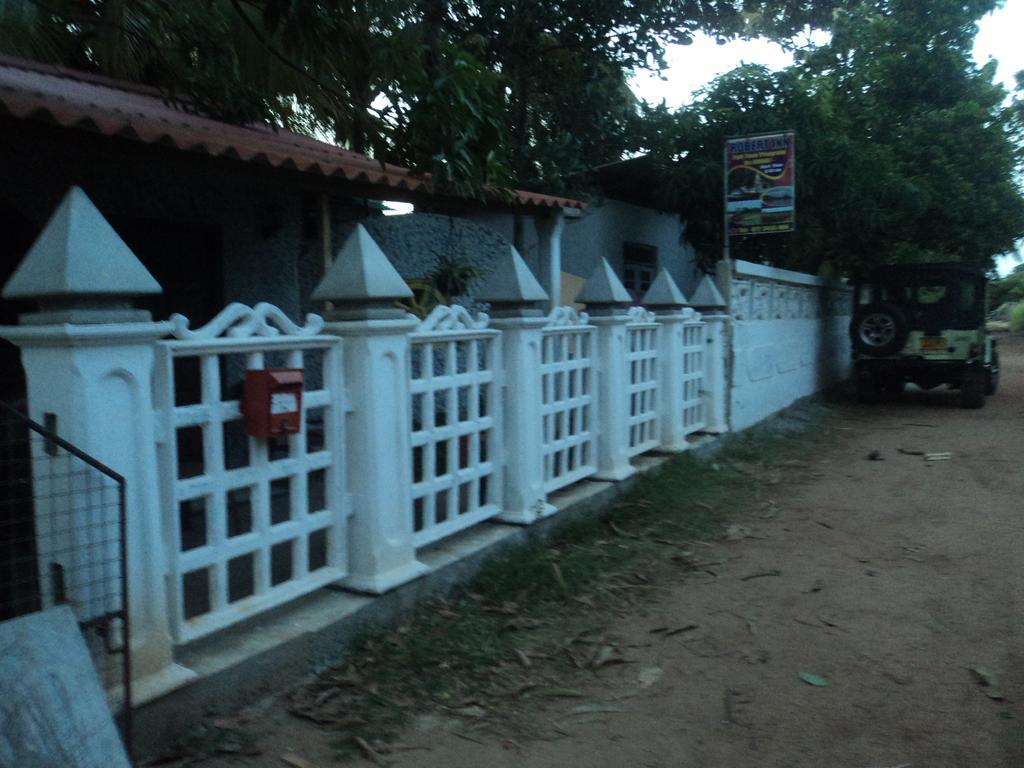 Robert Inn Dambulla Exteriör bild