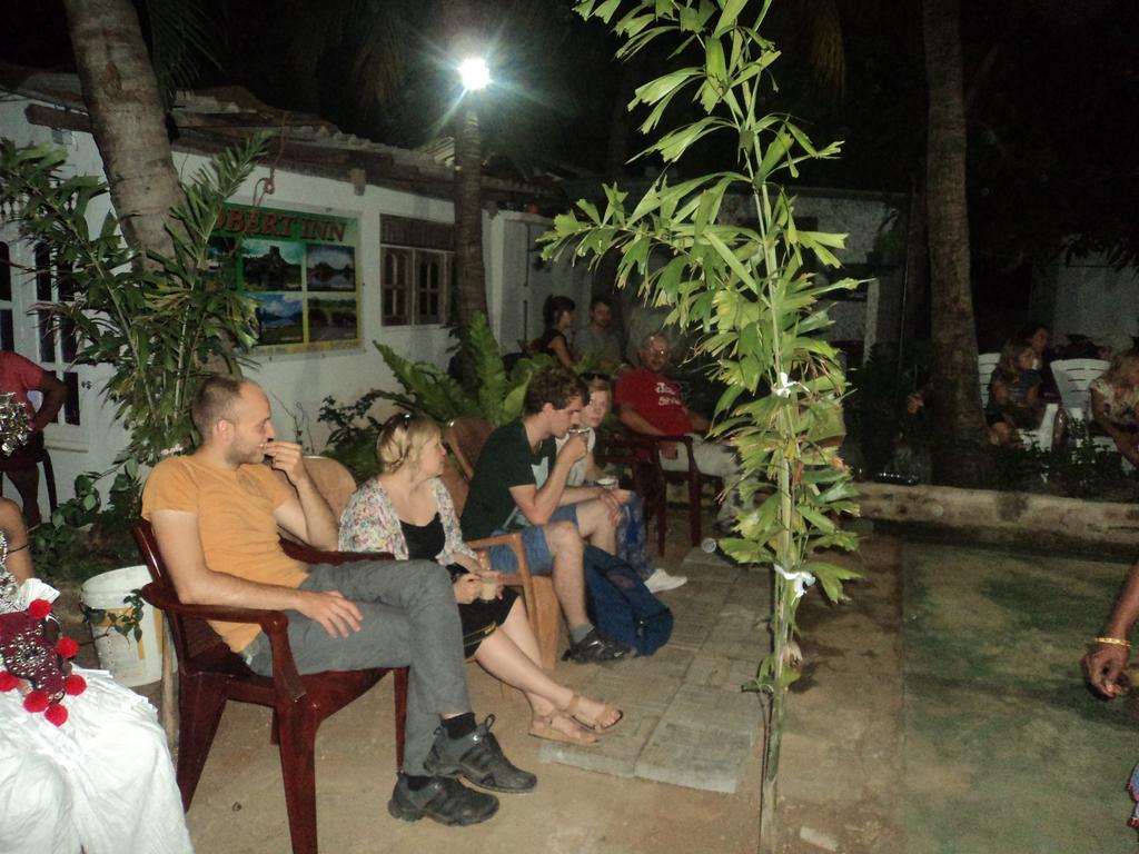 Robert Inn Dambulla Exteriör bild